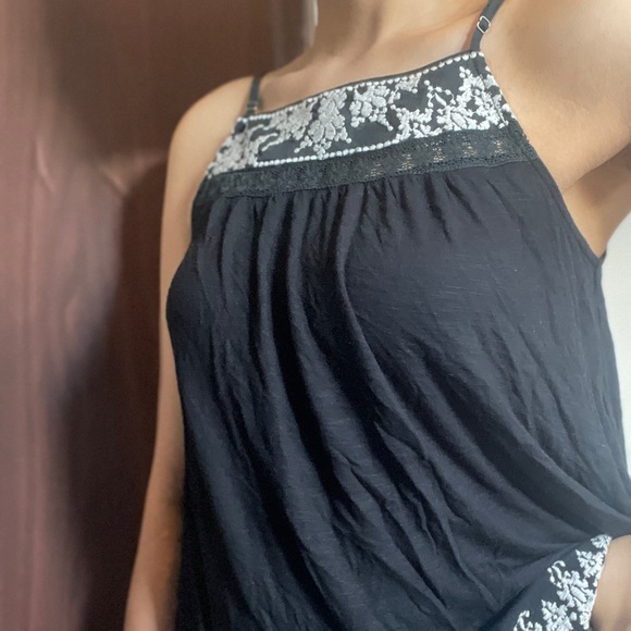American Eagle Outfitters Tops - American eagle black halter neck embroidered top with adjustable straps
